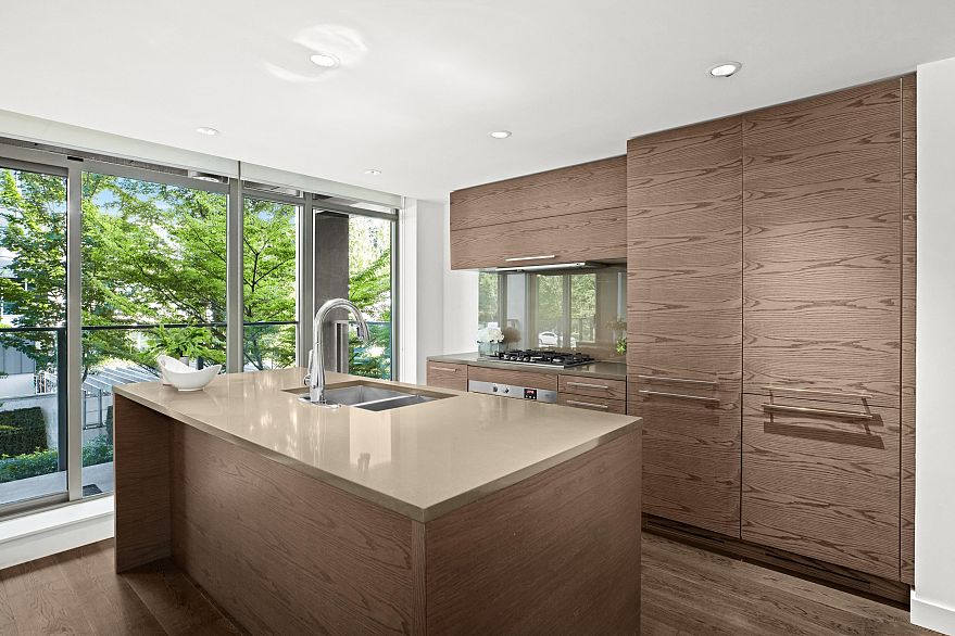 205 5782 Berton Avenue