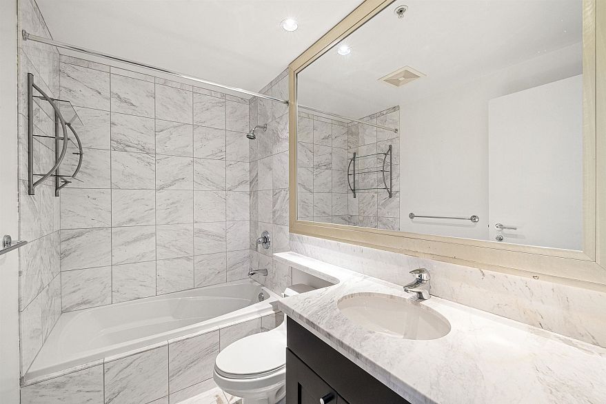 1002 499 Broughton Street