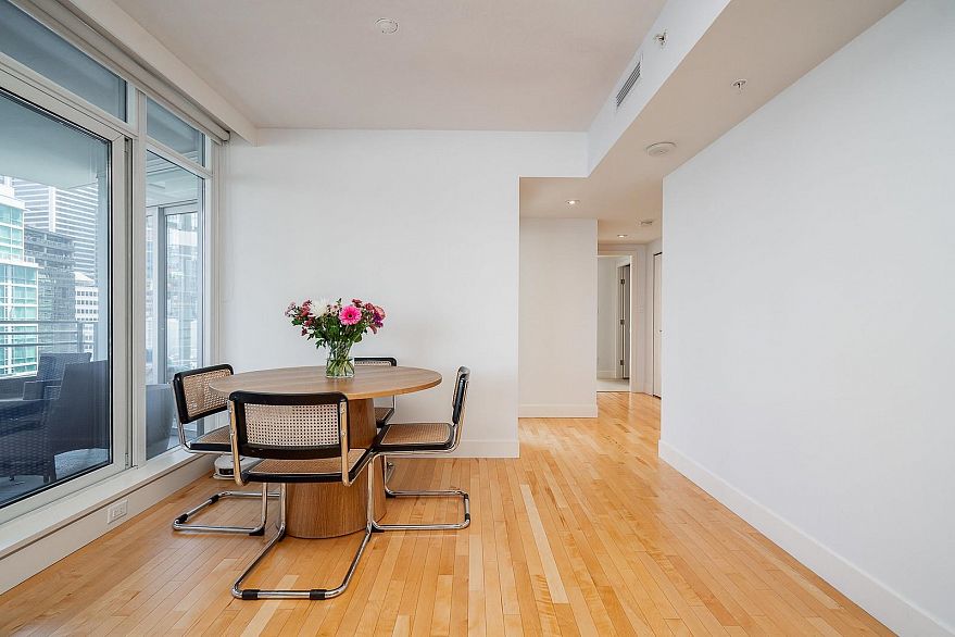 1904 1205 W Hastings Street