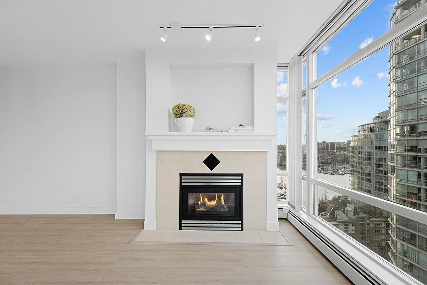 2106 1199 Marinaside Crescent