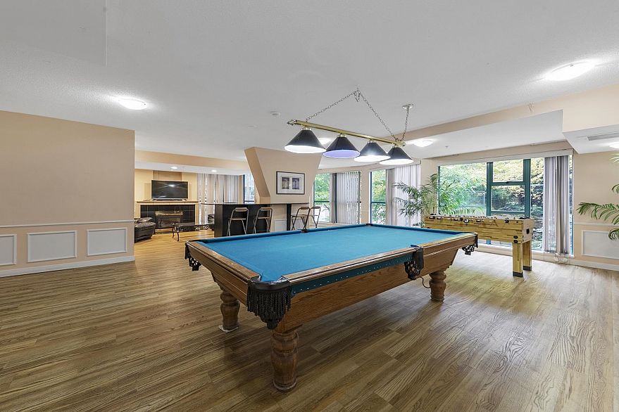 2010 939 Homer Street