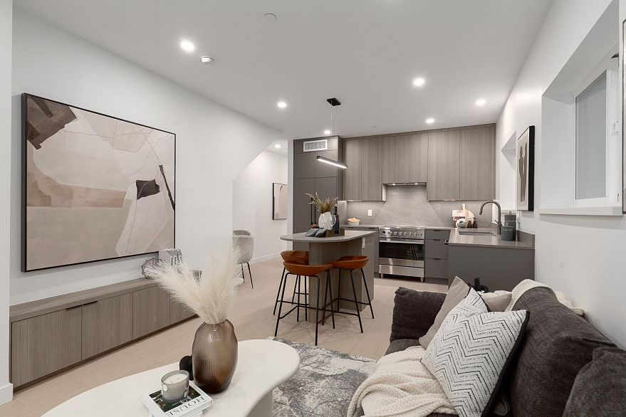 210 2339 E 34th Avenue