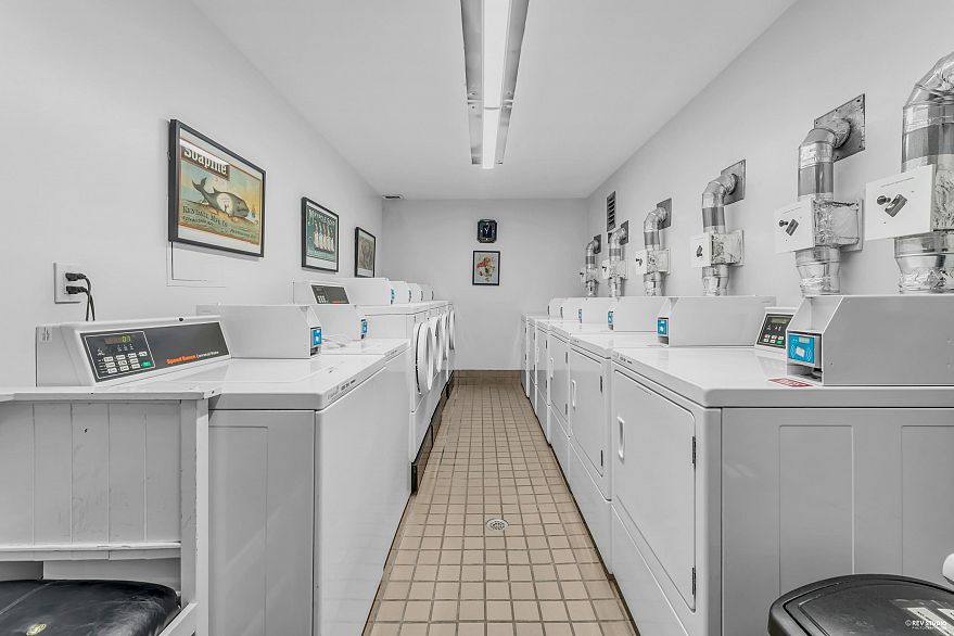 501 1725 Pendrell Street