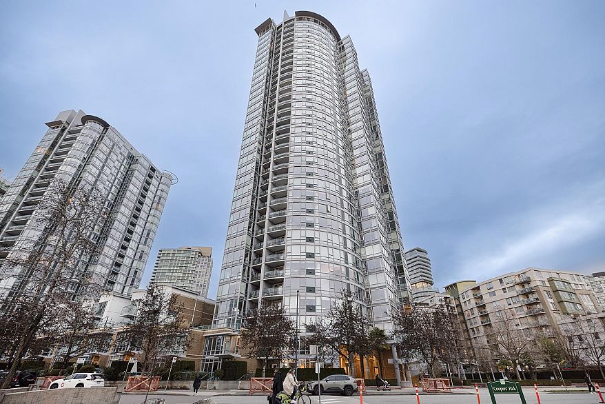 3706 1033 Marinaside Crescent