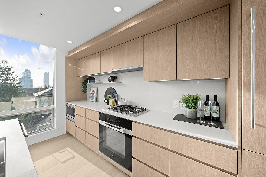 305 5212 Cambie Street