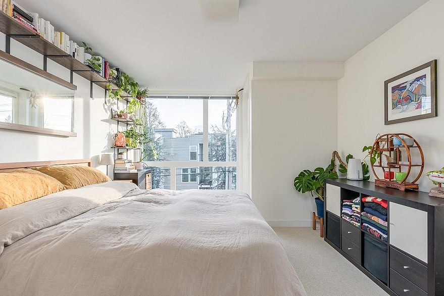 PH1 562 E 7th Avenue