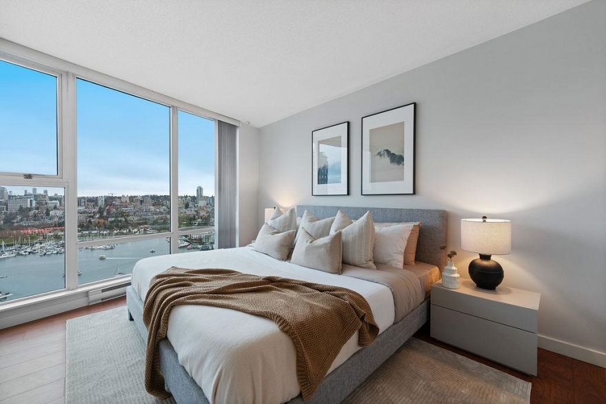 2805 583 Beach Crescent