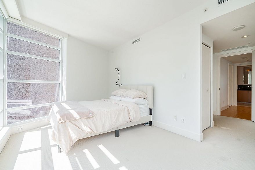 1904 1205 W Hastings Street