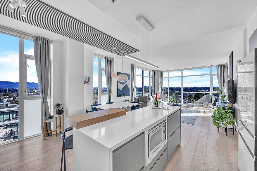 1205 2770 Sophia Street