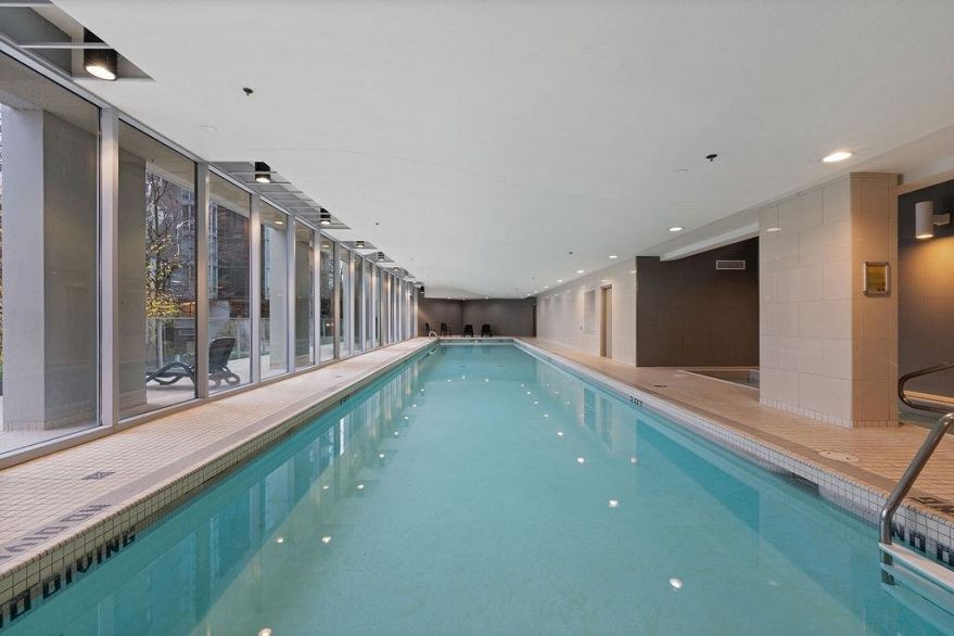 2805 583 Beach Crescent