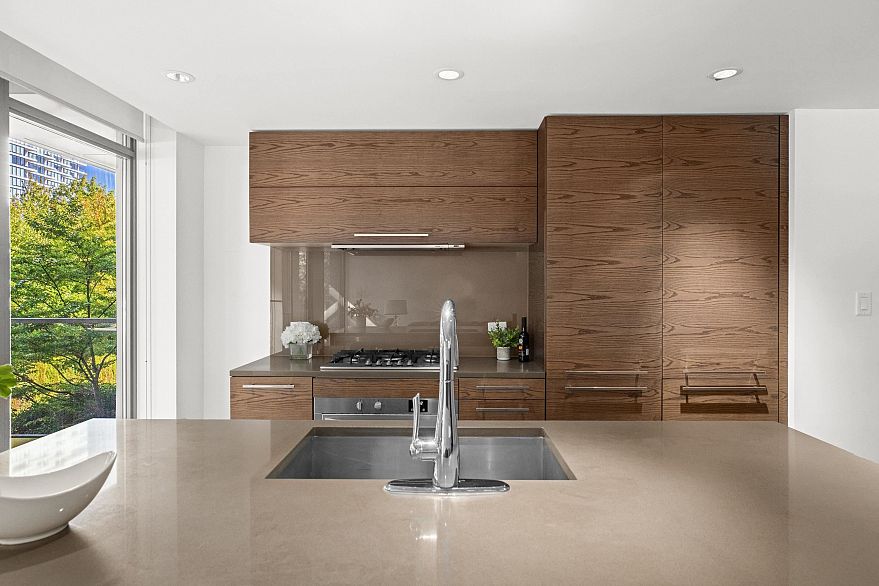 205 5782 Berton Avenue