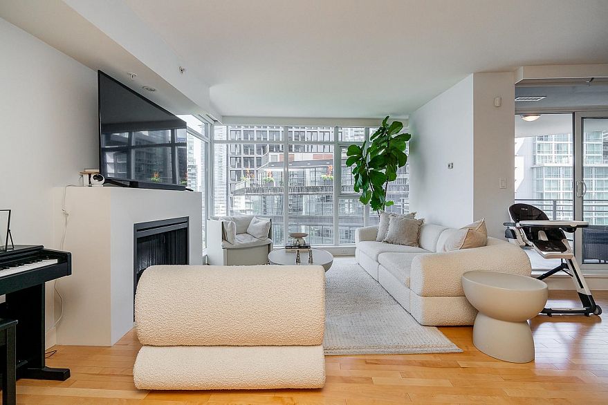 1904 1205 W Hastings Street