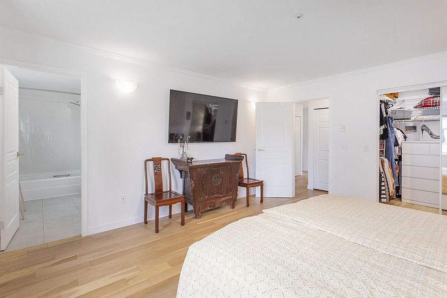 402 4688 W 10th Avenue