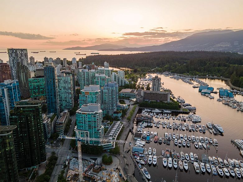 1002 499 Broughton Street