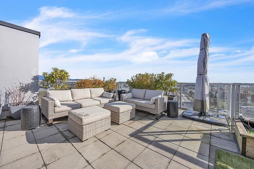 1205 2770 Sophia Street