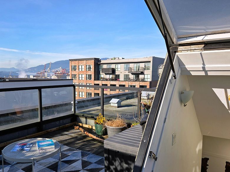 PH20 2150 E Hastings Street