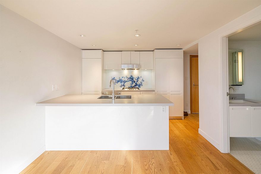 1810 188 Keefer Street