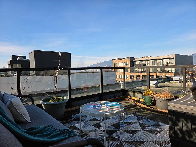 PH20 2150 E Hastings Street