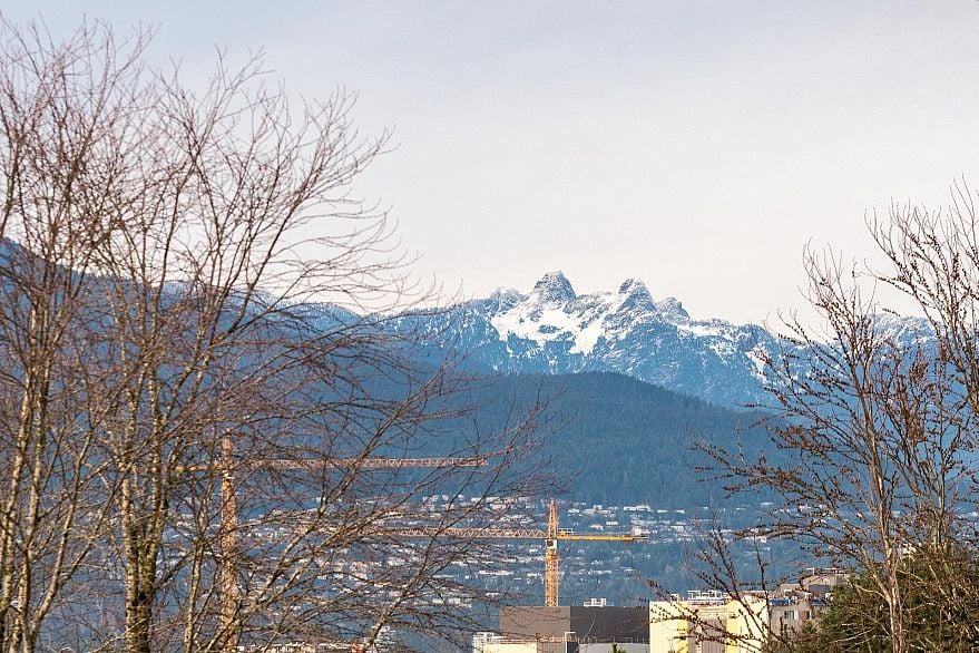 PH1 562 E 7th Avenue