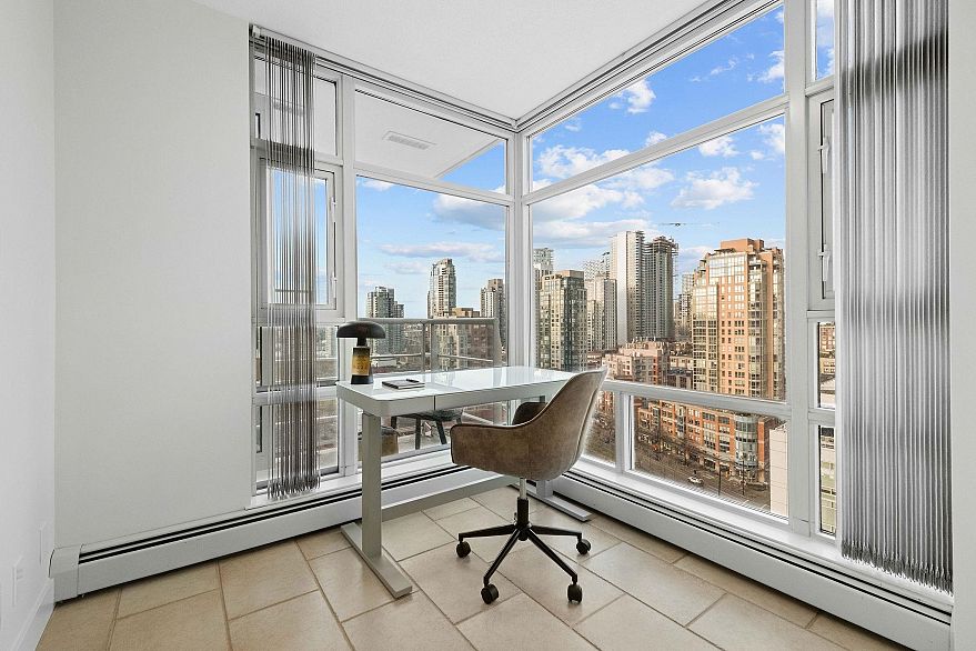 2106 1199 Marinaside Crescent