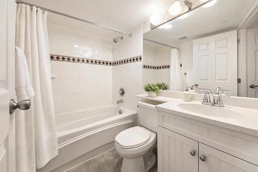 2010 939 Homer Street