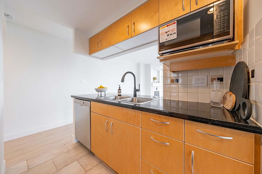 2106 1199 Marinaside Crescent