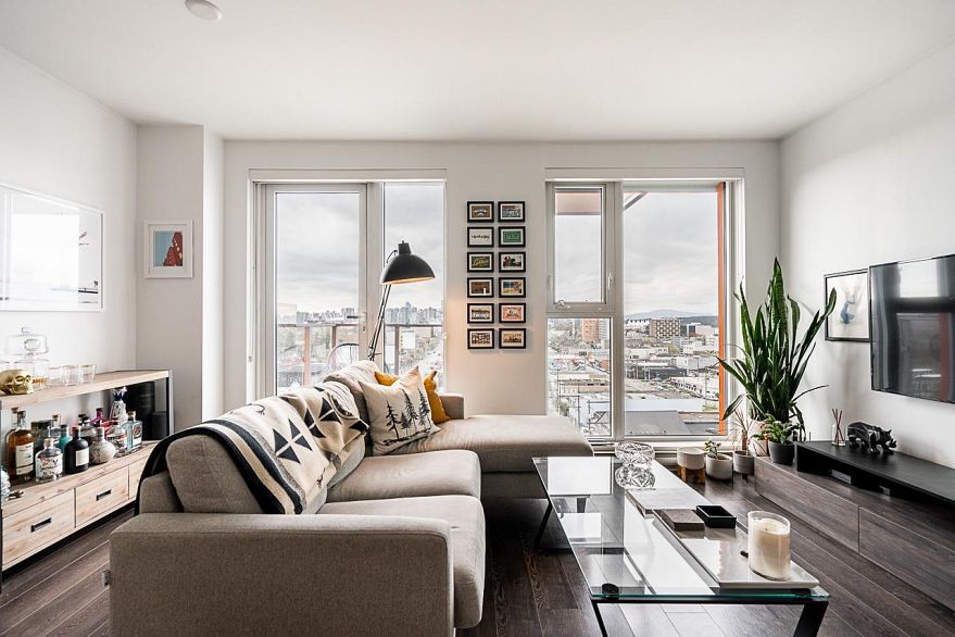 1110 933 E Hastings Street