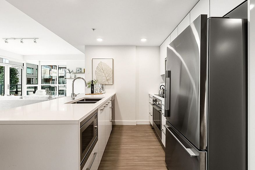 372 438 W King Edward Avenue