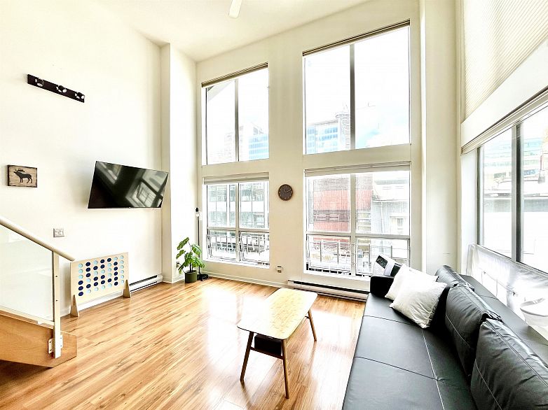 403 933 Seymour Street