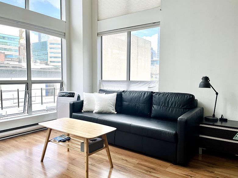 403 933 Seymour Street