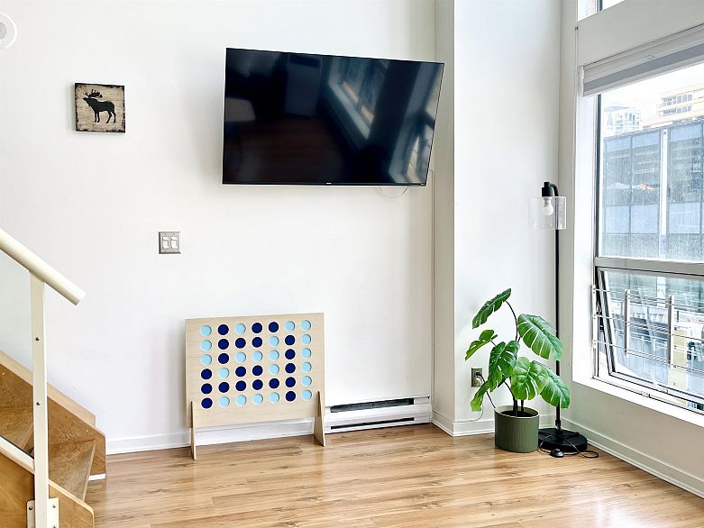 403 933 Seymour Street