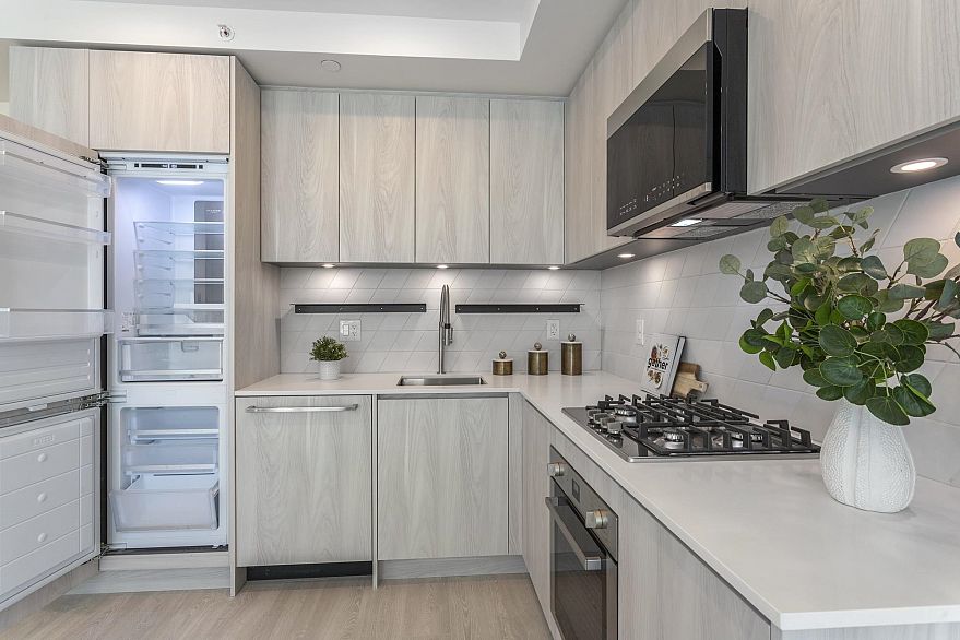 206 3264 Vanness Avenue