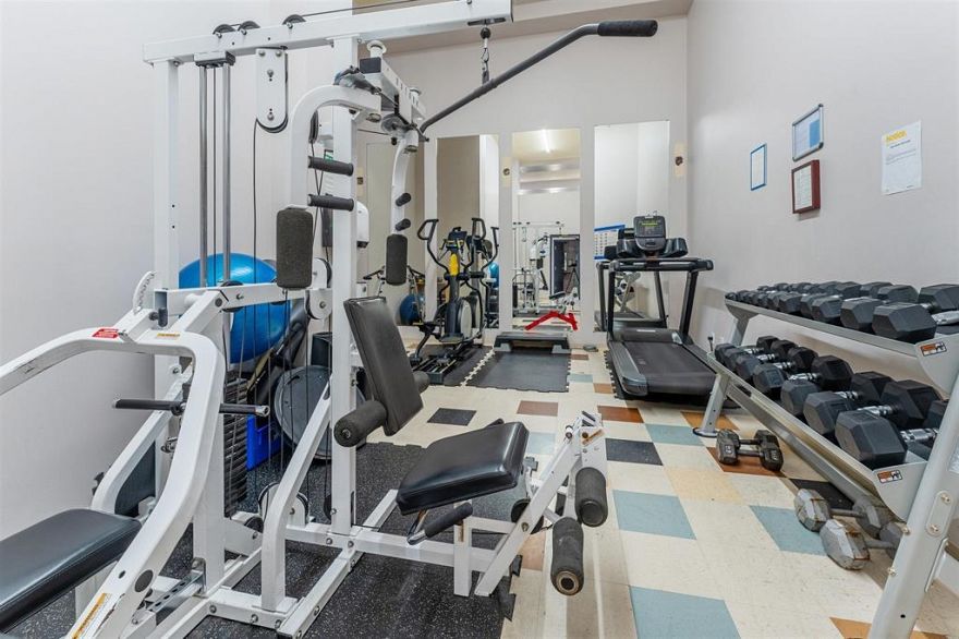 403 933 Seymour Street