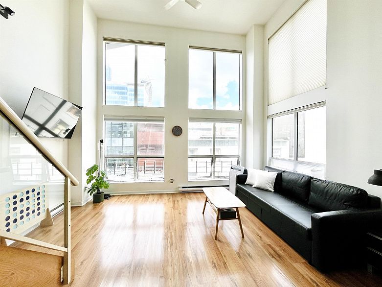 403 933 Seymour Street