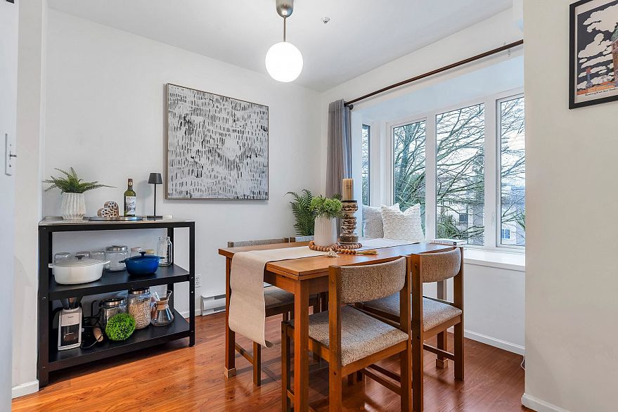 406 2133 Dundas Street