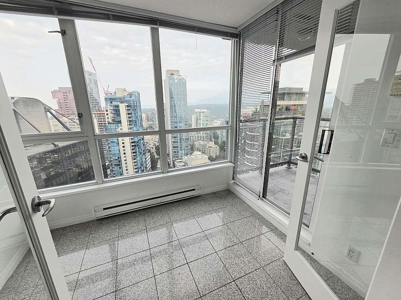 3105 1328 W Pender Street