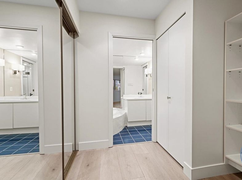 105 1502 Island Park Walk