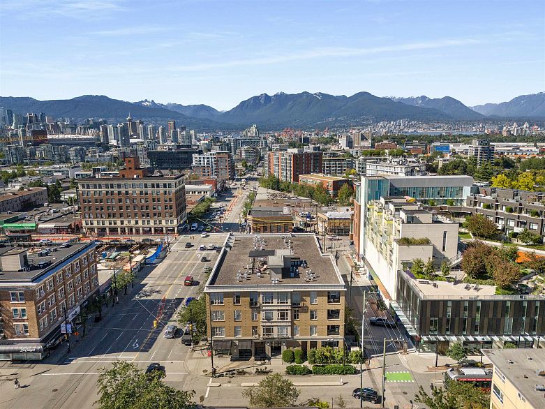 212 205 E 10th Avenue