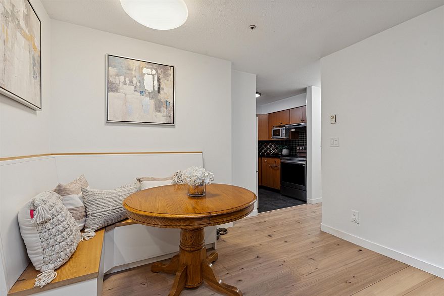 102 1689 E 4th Avenue