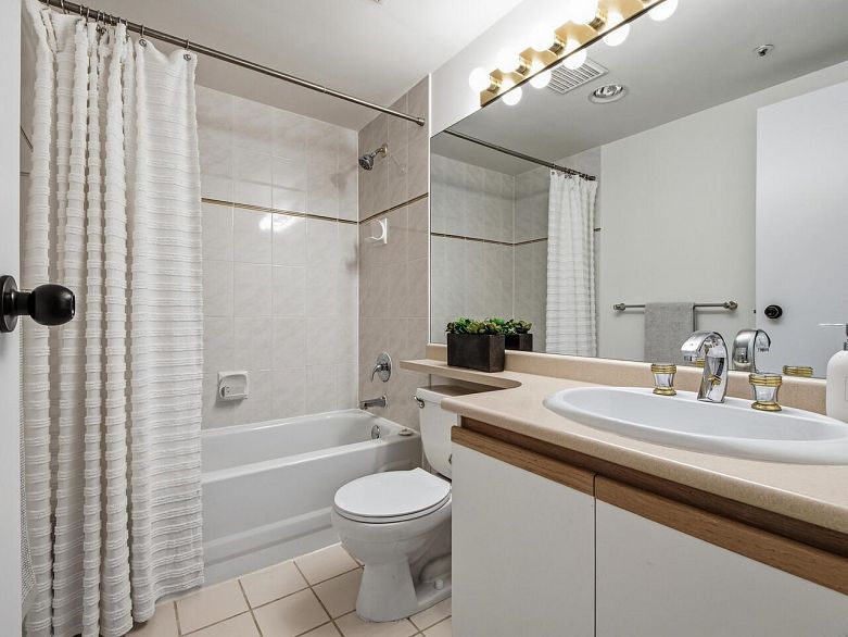 1205 950 Cambie Street