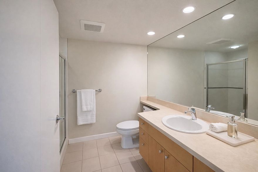 1204 1710 Bayshore Drive