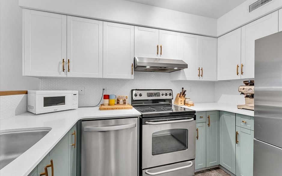 208 1516 E 1st Avenue