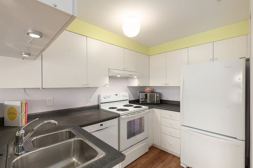 207 2211 Wall Street