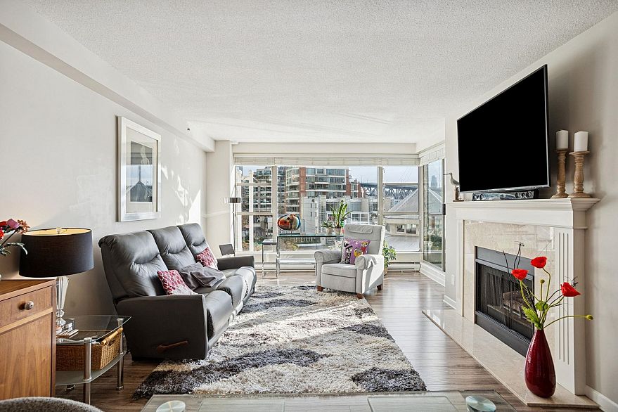 203 1008 Beach Avenue