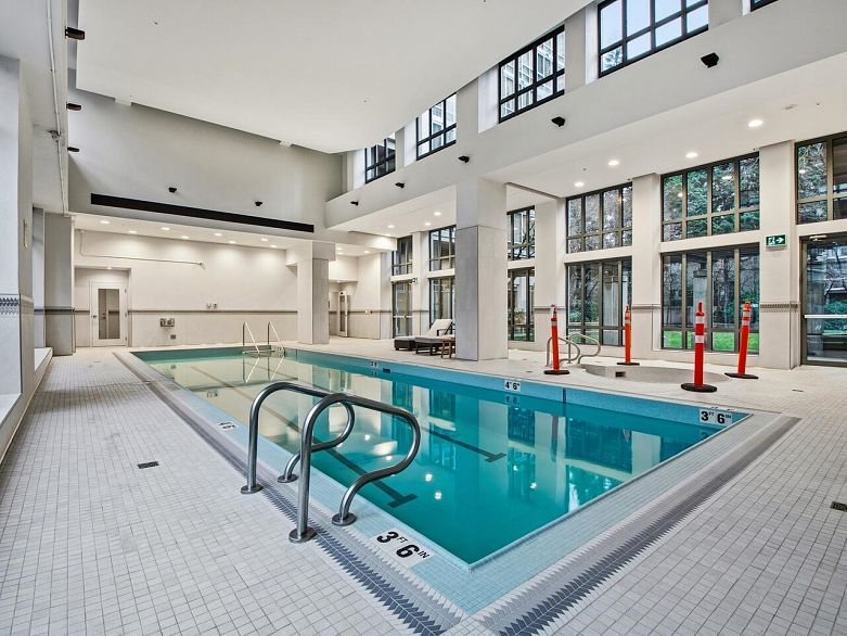 1205 950 Cambie Street