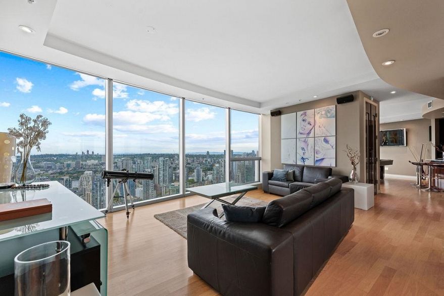 4303 938 Nelson Street