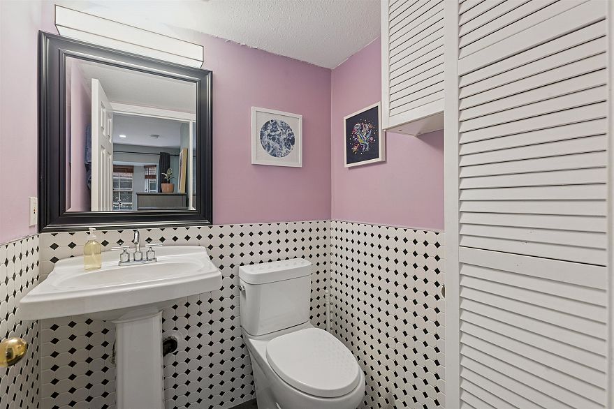 102 1689 E 4th Avenue