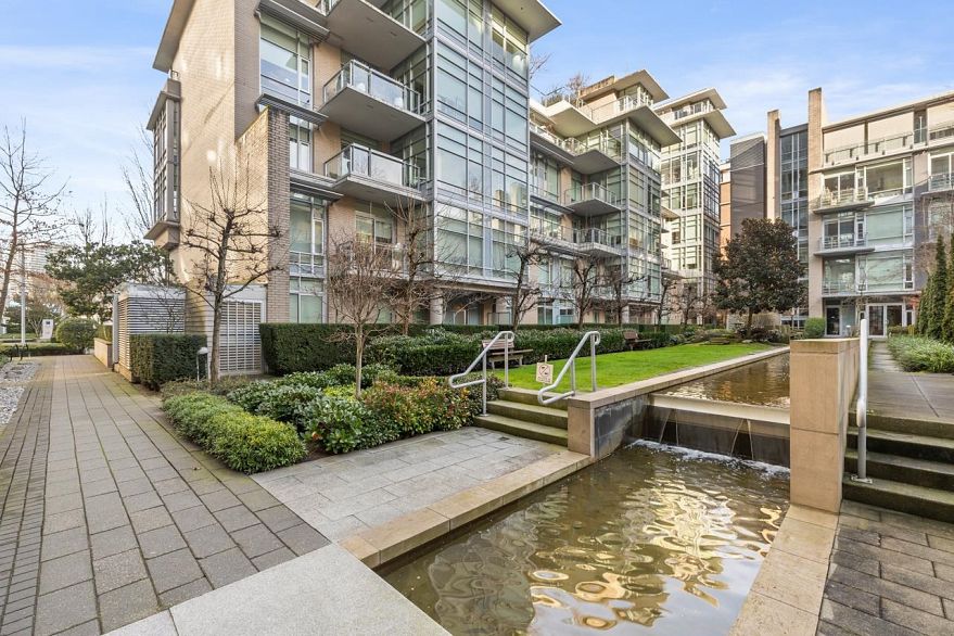 406 1616 Columbia Street