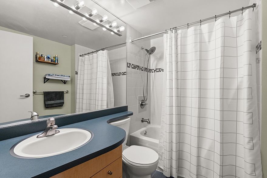 2601 1009 Expo Boulevard