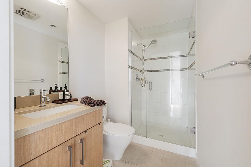 801 1833 Crowe Street